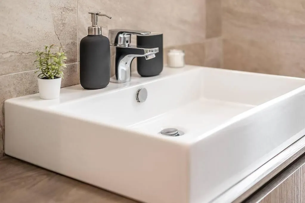 Appartamento Carrobbio'S Nest - Elegant With Wifi And Netflix Milano 0*,  Italia